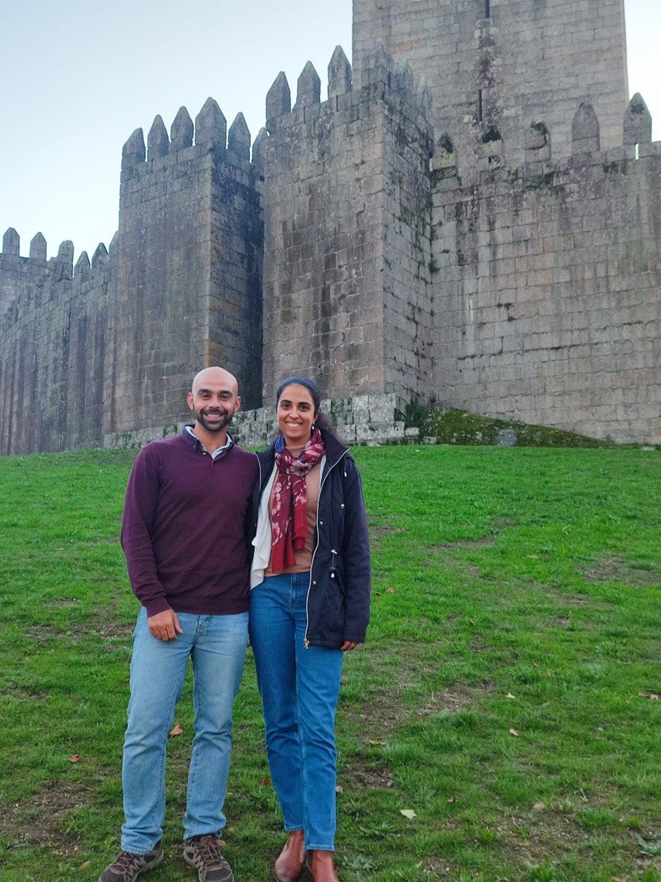 Tiago e Joana junto ao castelo